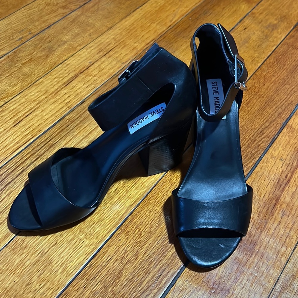 Steve Madden Gerard sandal size 7